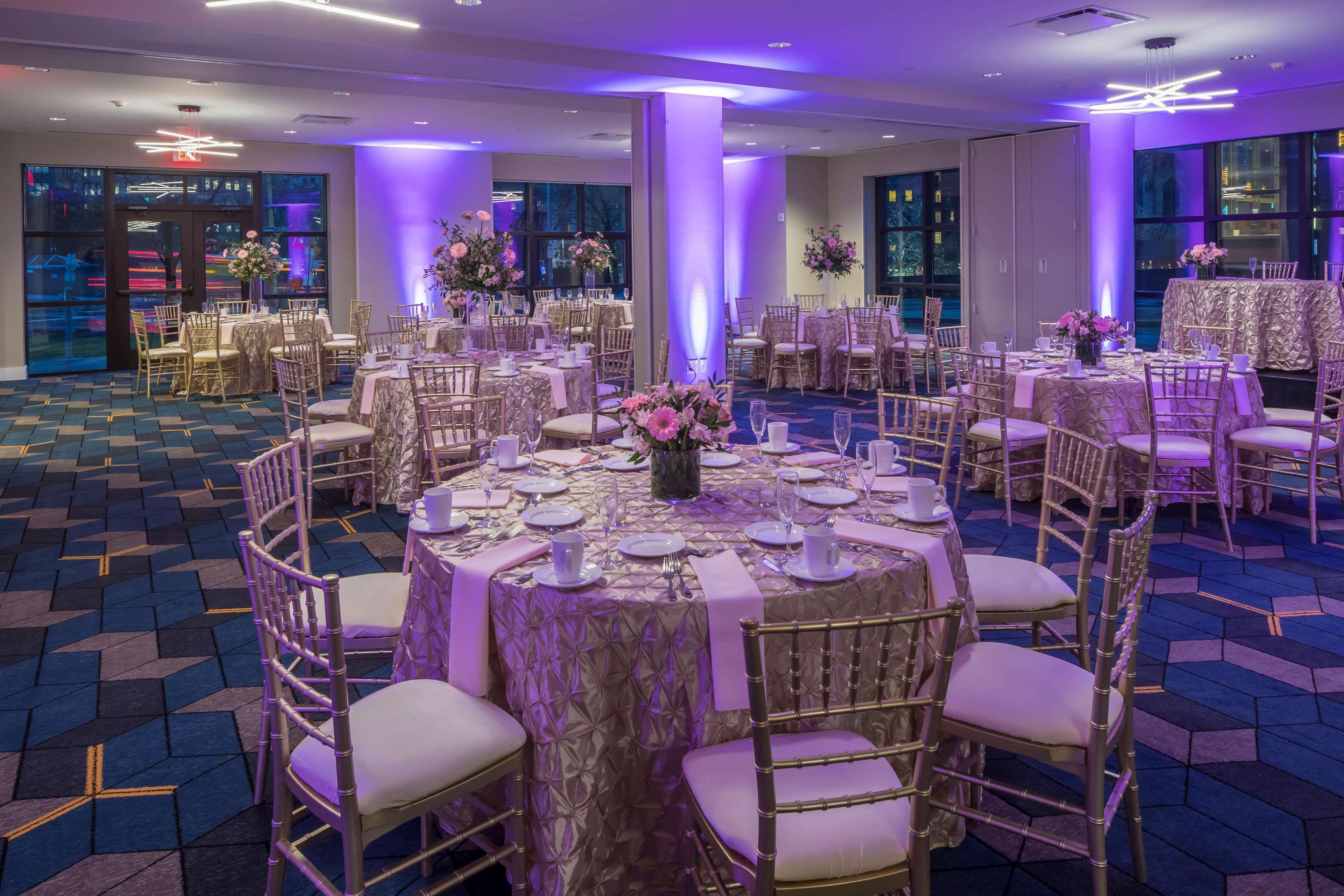 Doubletree By Hilton Hotel & Suites Pittsburgh Downtown Bagian luar foto