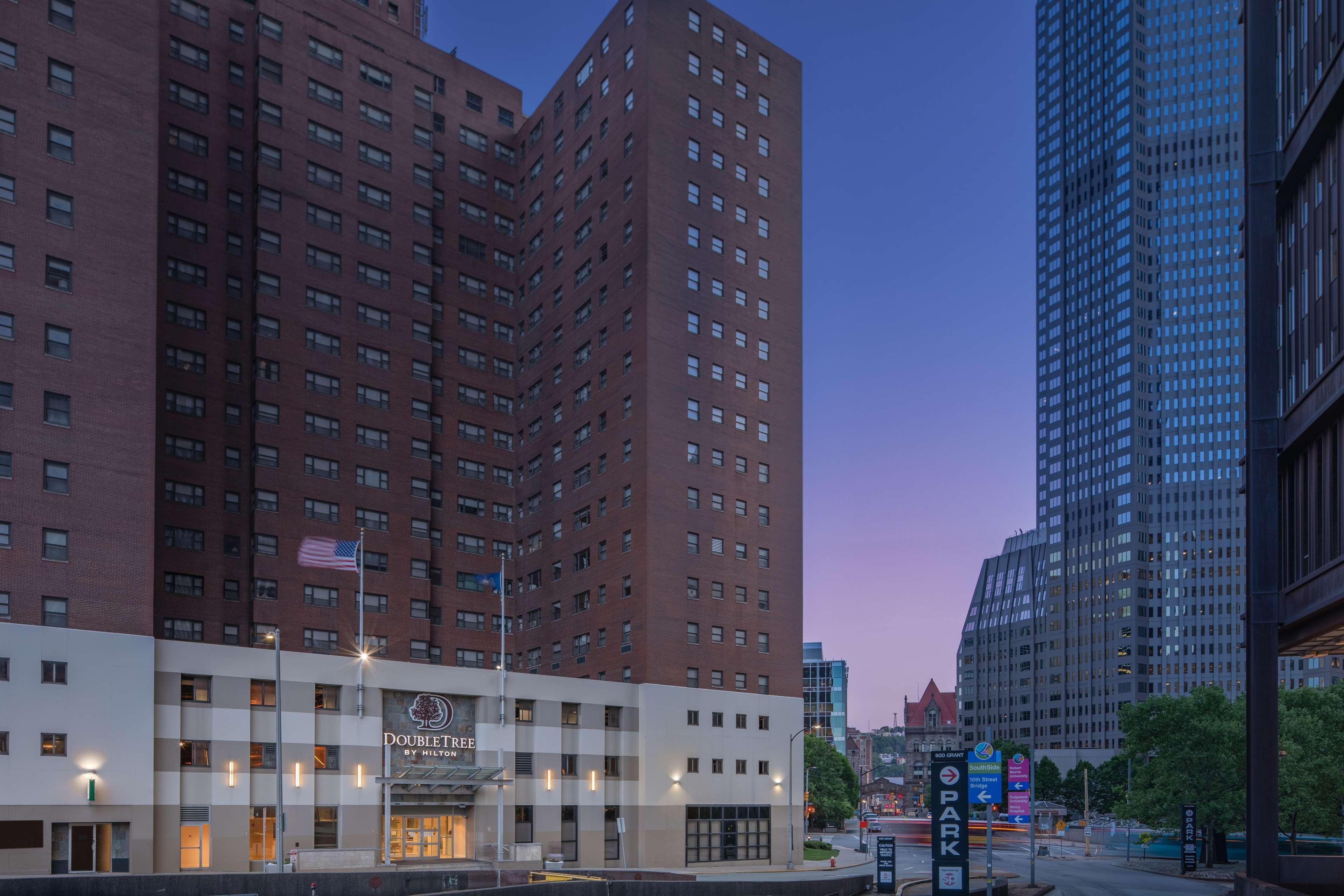 Doubletree By Hilton Hotel & Suites Pittsburgh Downtown Bagian luar foto