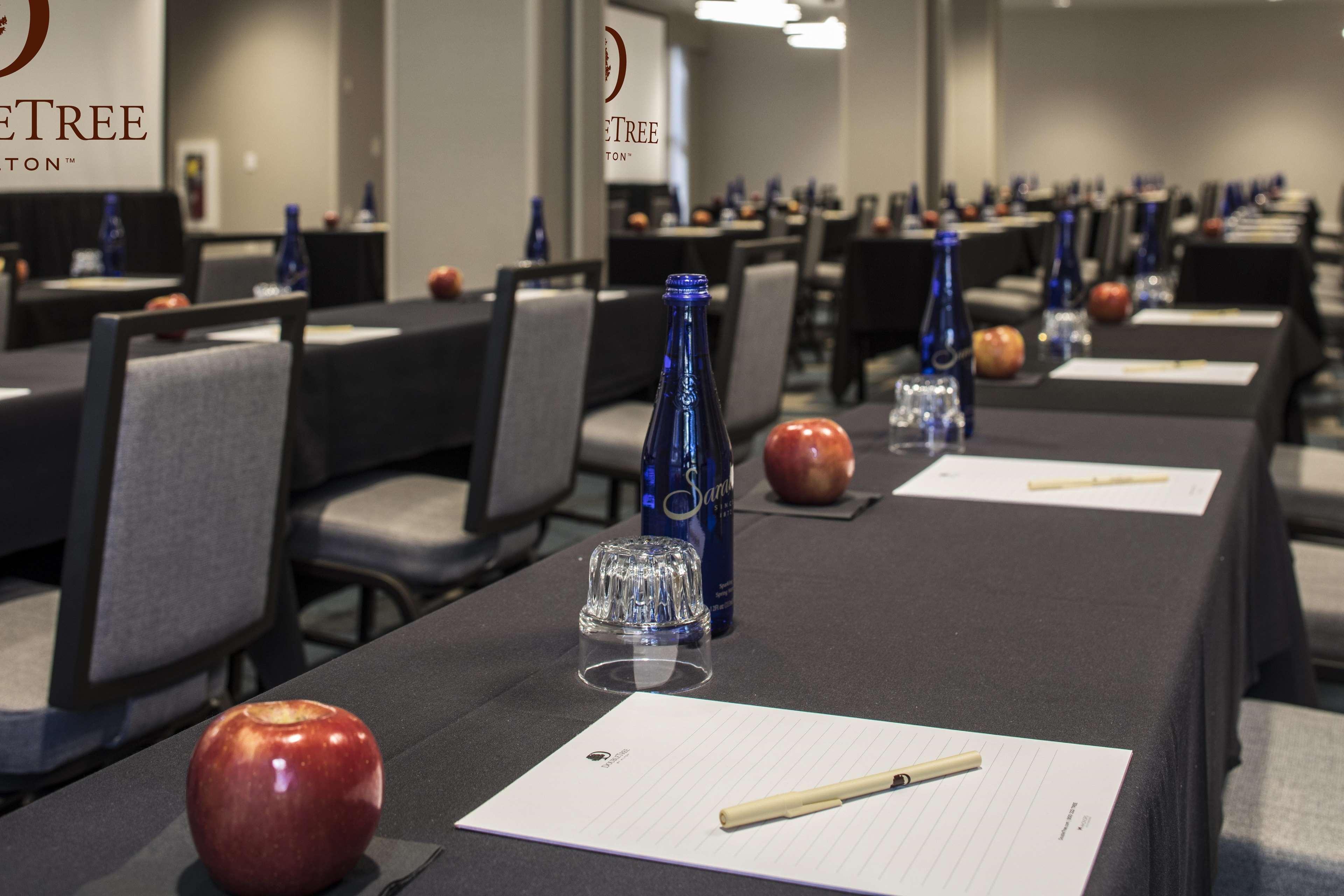 Doubletree By Hilton Hotel & Suites Pittsburgh Downtown Bagian luar foto