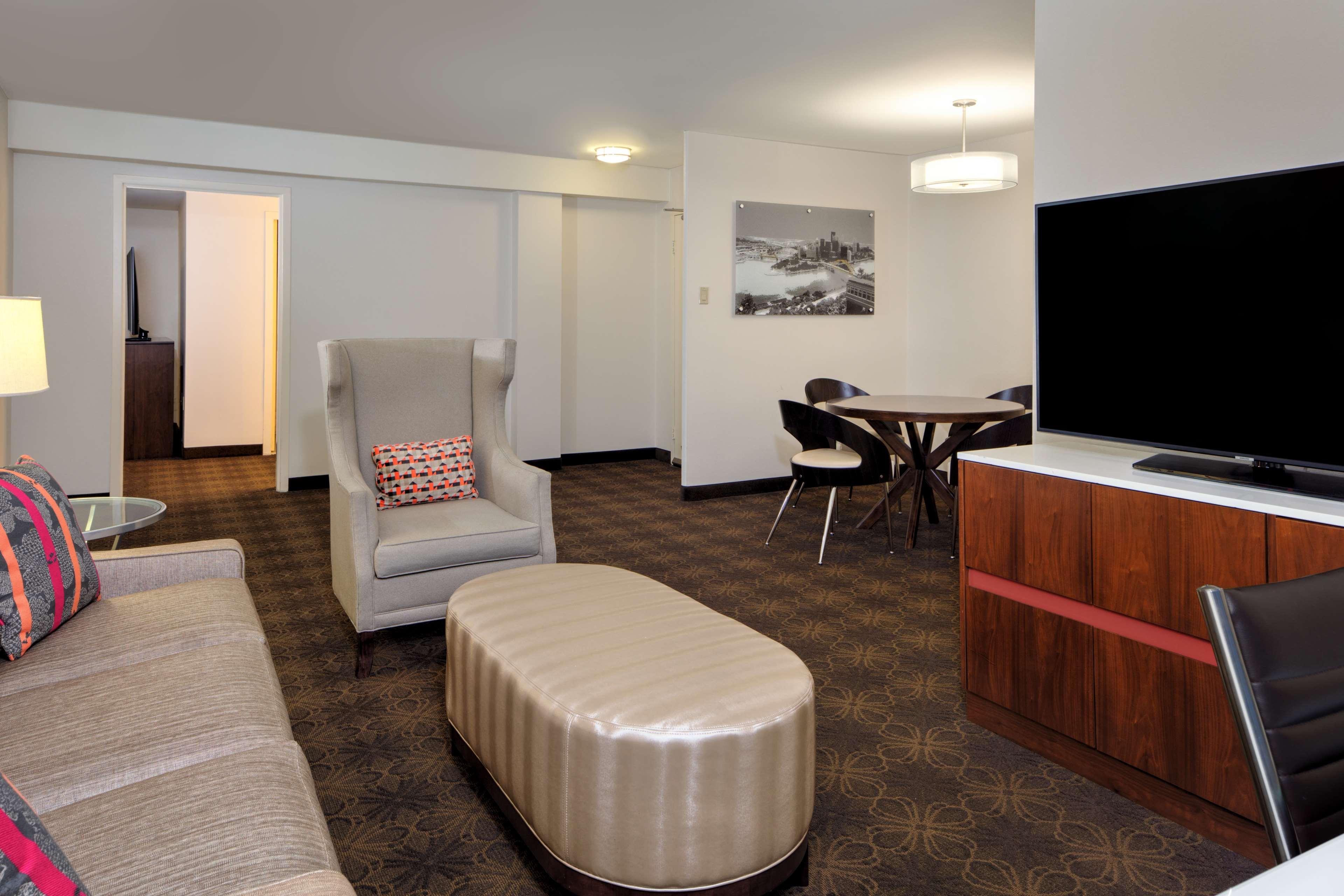 Doubletree By Hilton Hotel & Suites Pittsburgh Downtown Bagian luar foto