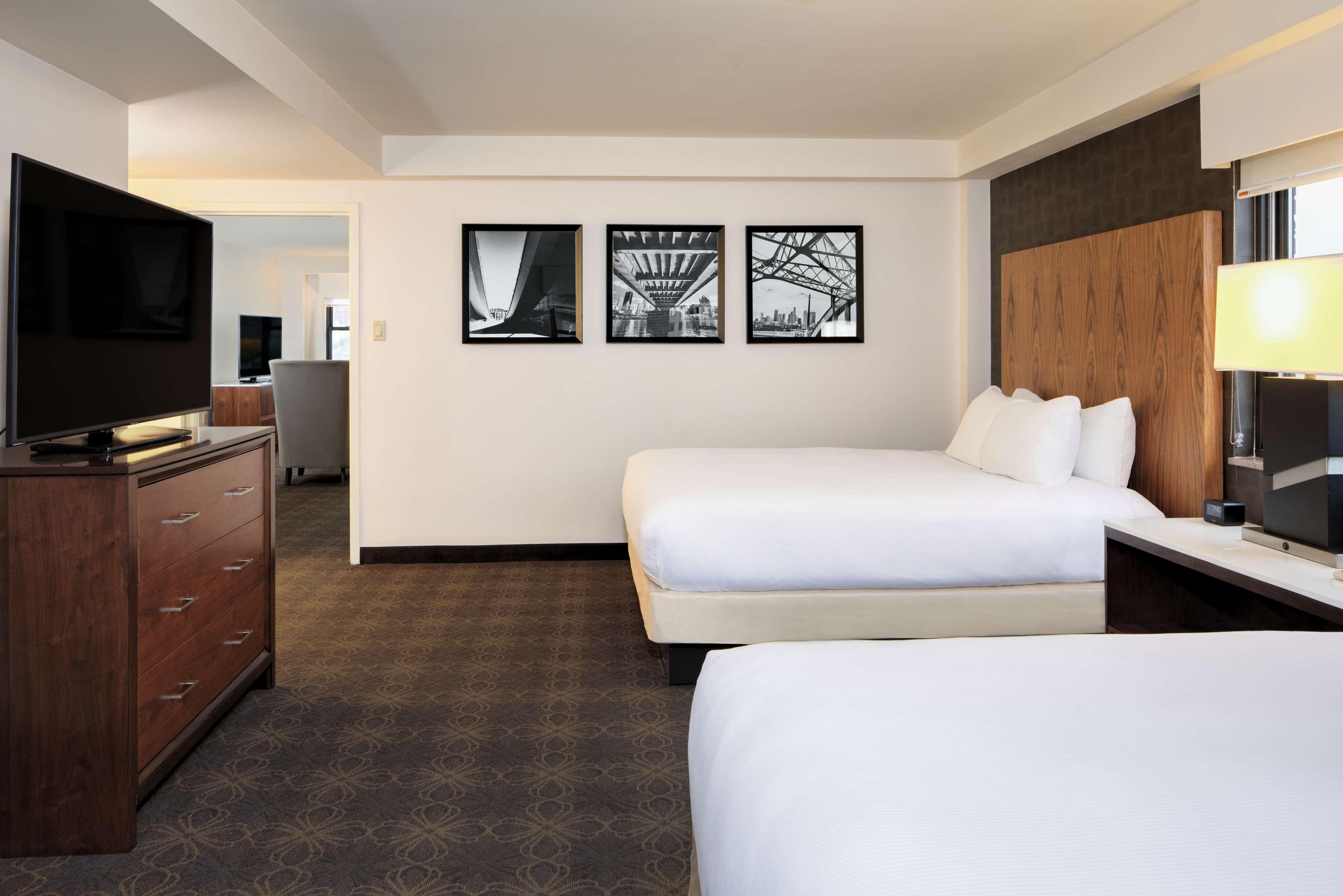 Doubletree By Hilton Hotel & Suites Pittsburgh Downtown Bagian luar foto