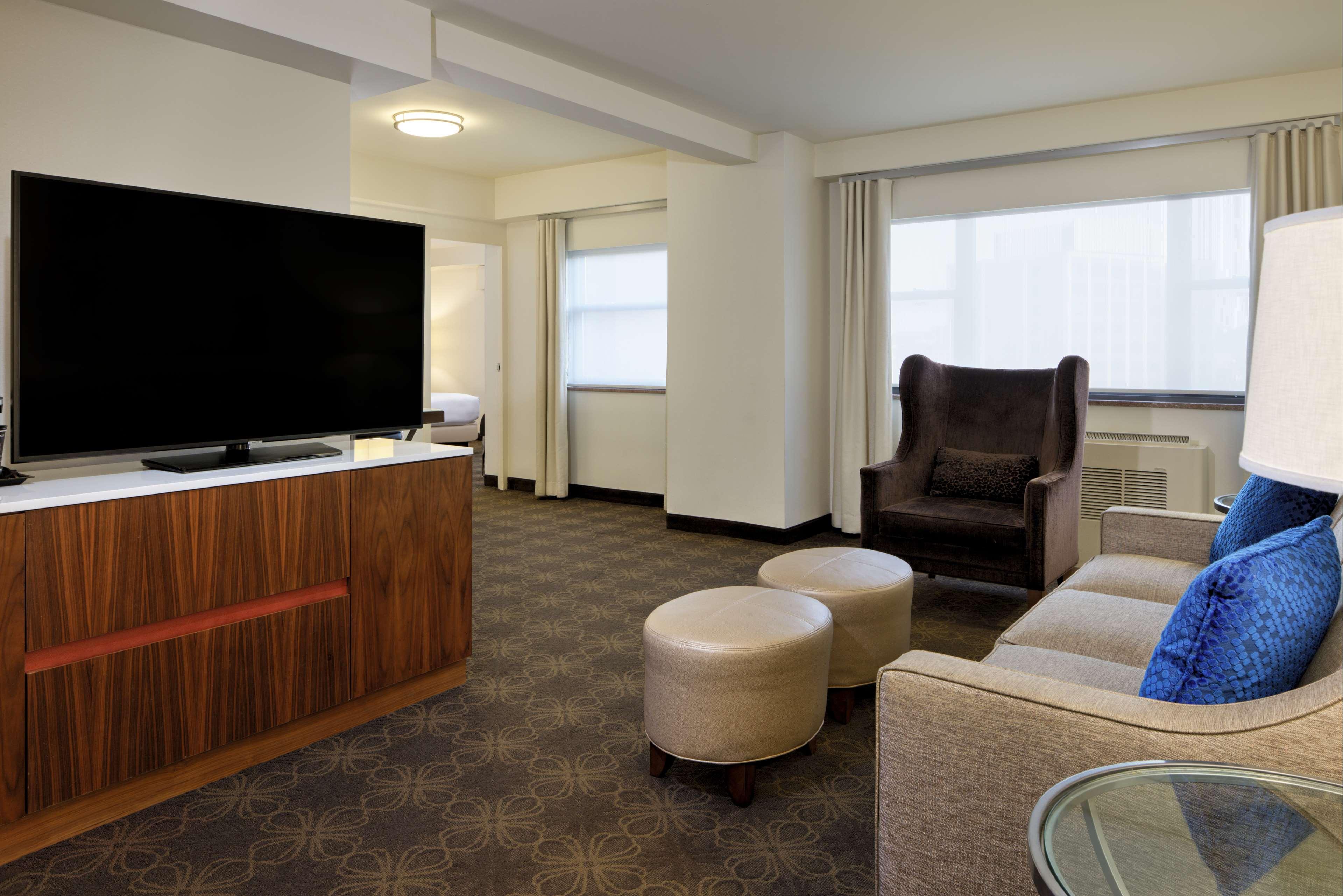 Doubletree By Hilton Hotel & Suites Pittsburgh Downtown Bagian luar foto
