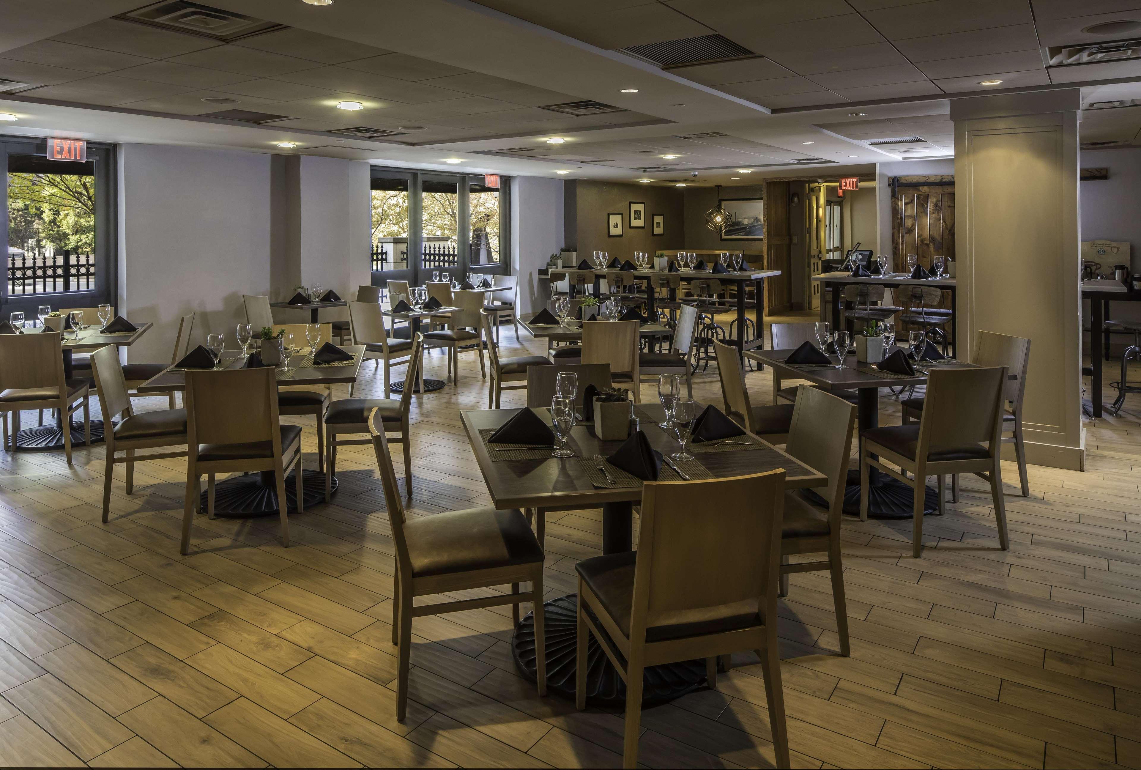 Doubletree By Hilton Hotel & Suites Pittsburgh Downtown Bagian luar foto