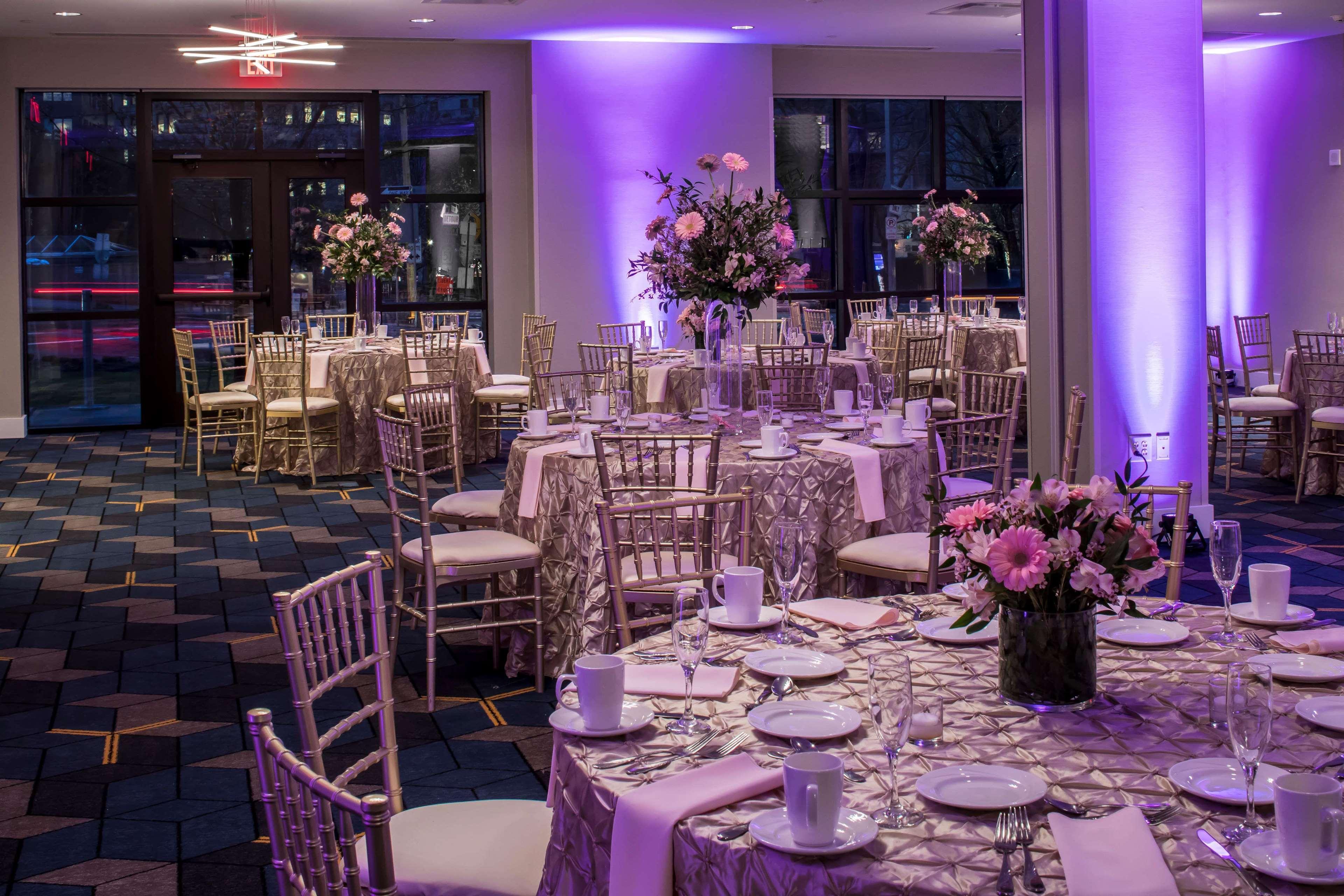 Doubletree By Hilton Hotel & Suites Pittsburgh Downtown Bagian luar foto