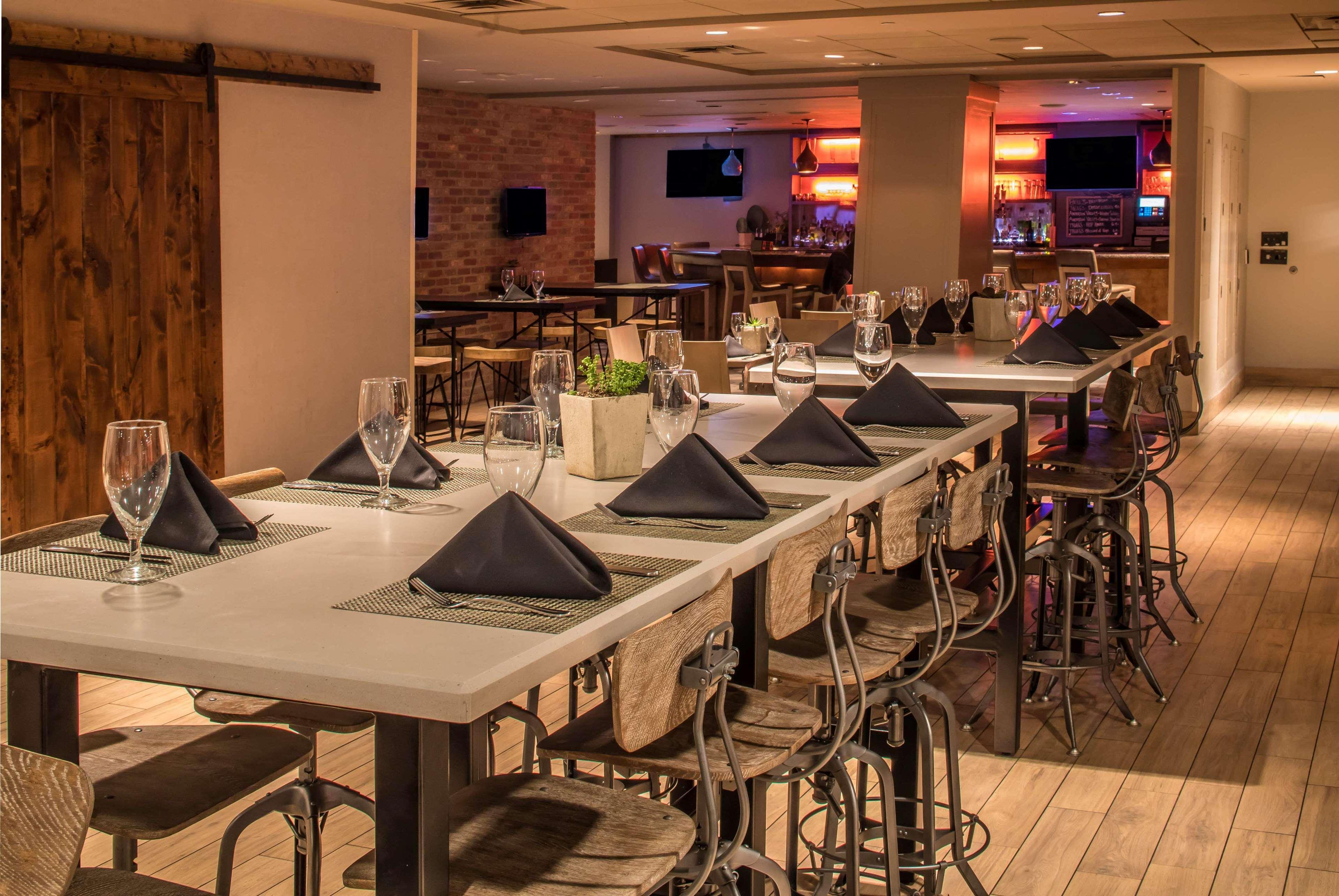Doubletree By Hilton Hotel & Suites Pittsburgh Downtown Bagian luar foto