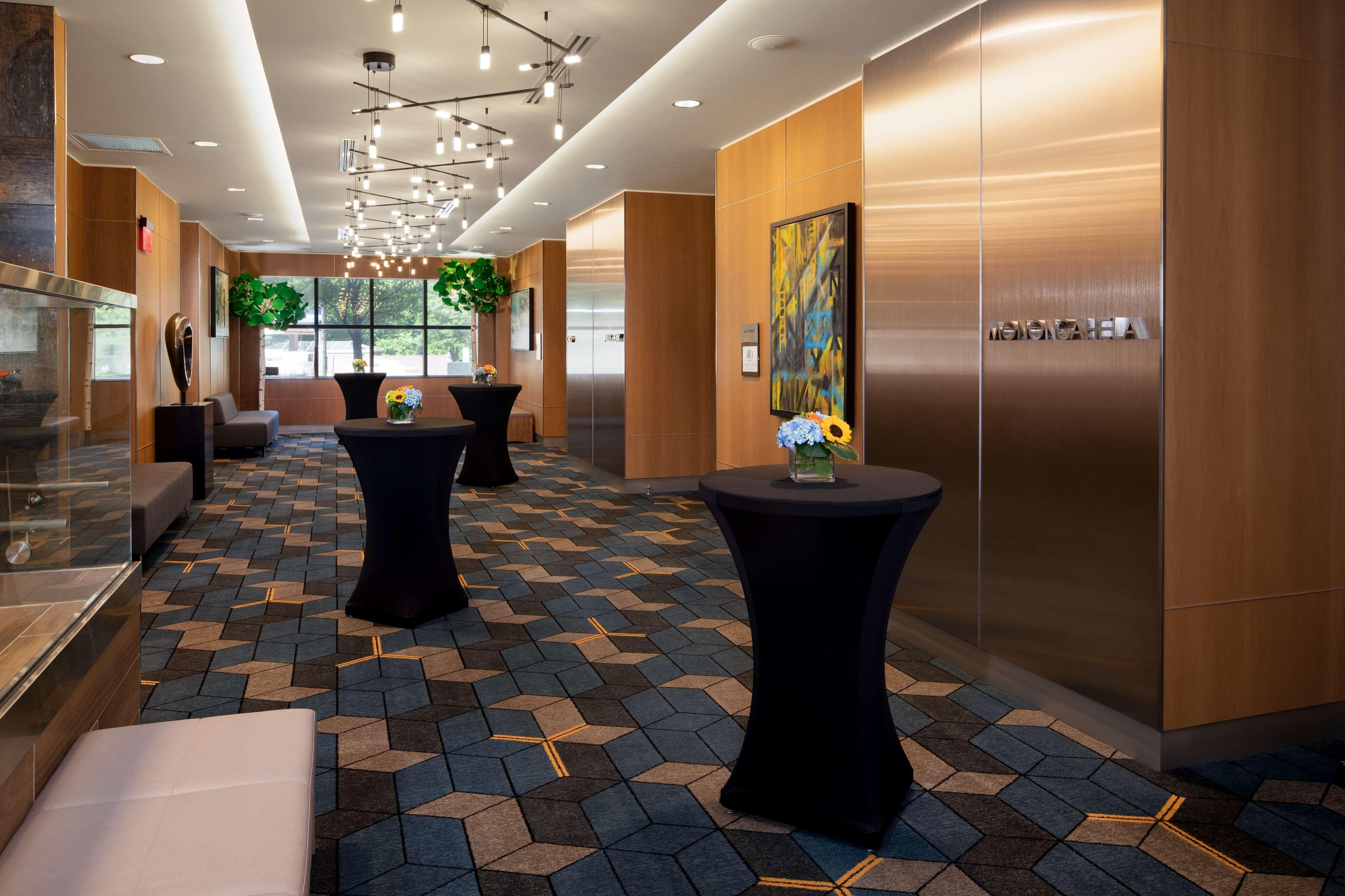 Doubletree By Hilton Hotel & Suites Pittsburgh Downtown Bagian luar foto