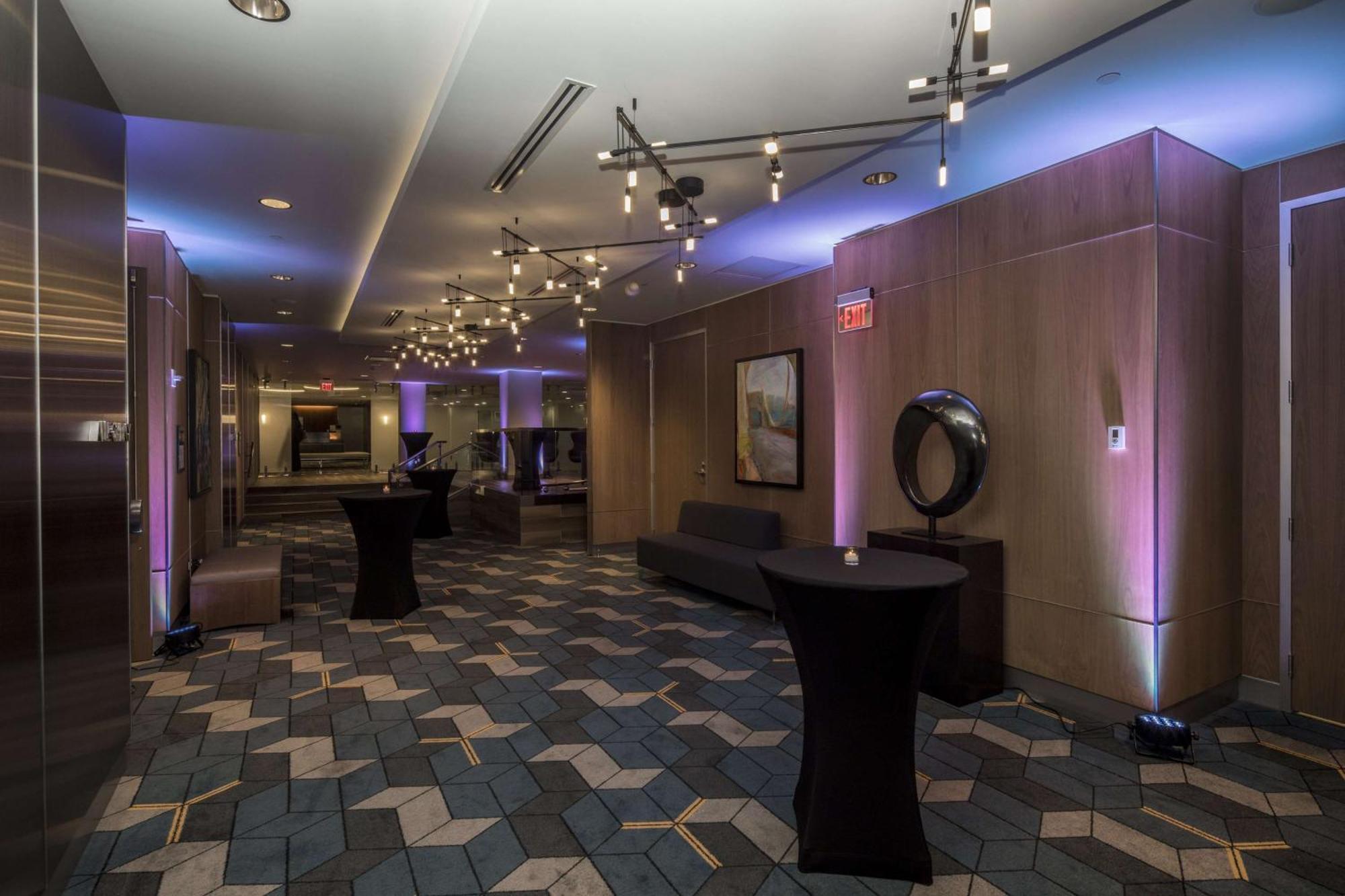 Doubletree By Hilton Hotel & Suites Pittsburgh Downtown Bagian luar foto