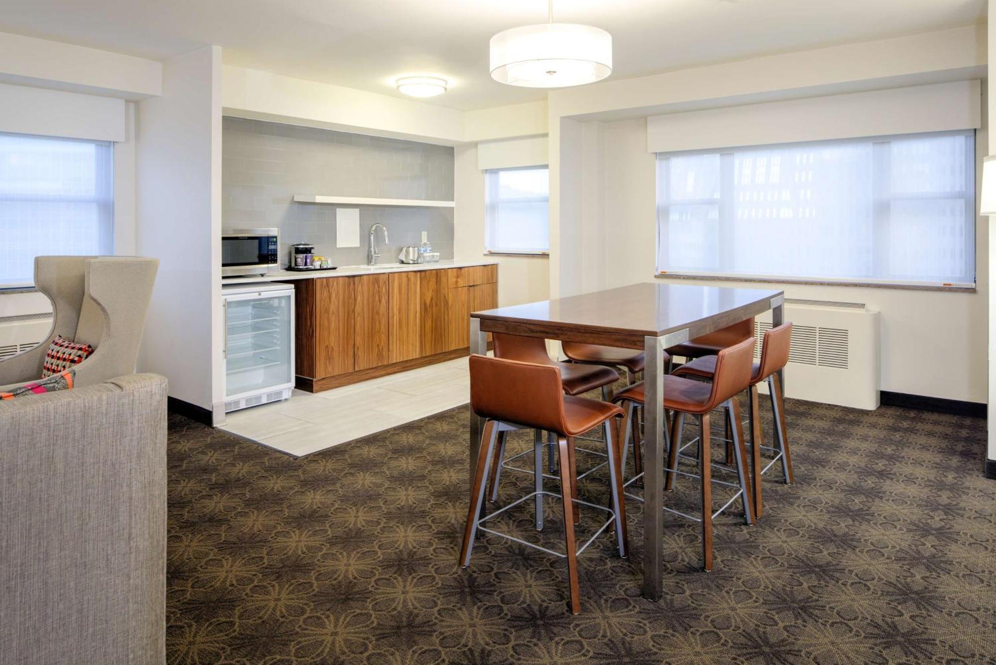 Doubletree By Hilton Hotel & Suites Pittsburgh Downtown Bagian luar foto
