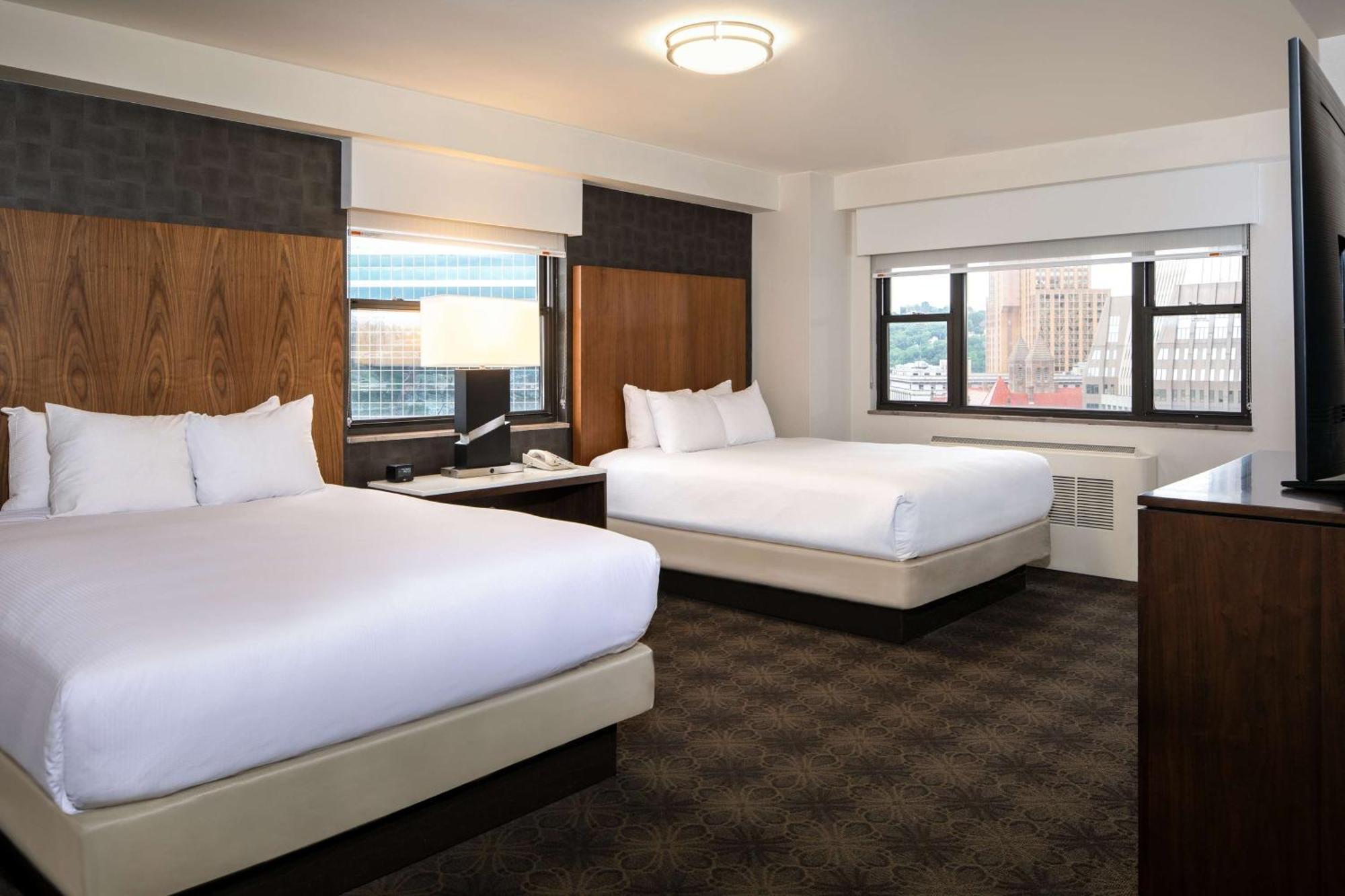 Doubletree By Hilton Hotel & Suites Pittsburgh Downtown Bagian luar foto