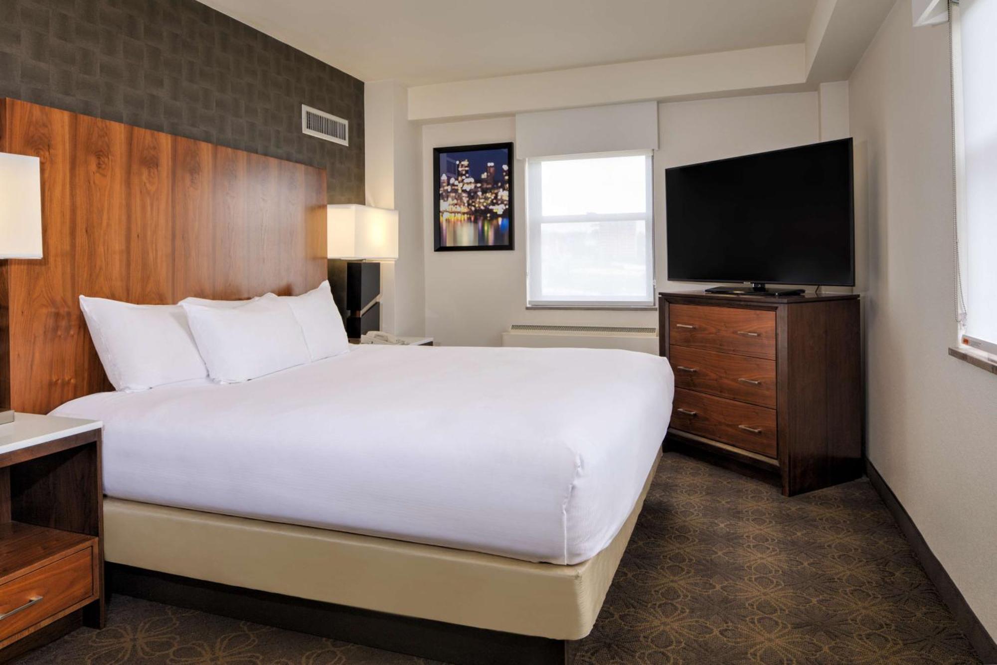 Doubletree By Hilton Hotel & Suites Pittsburgh Downtown Bagian luar foto