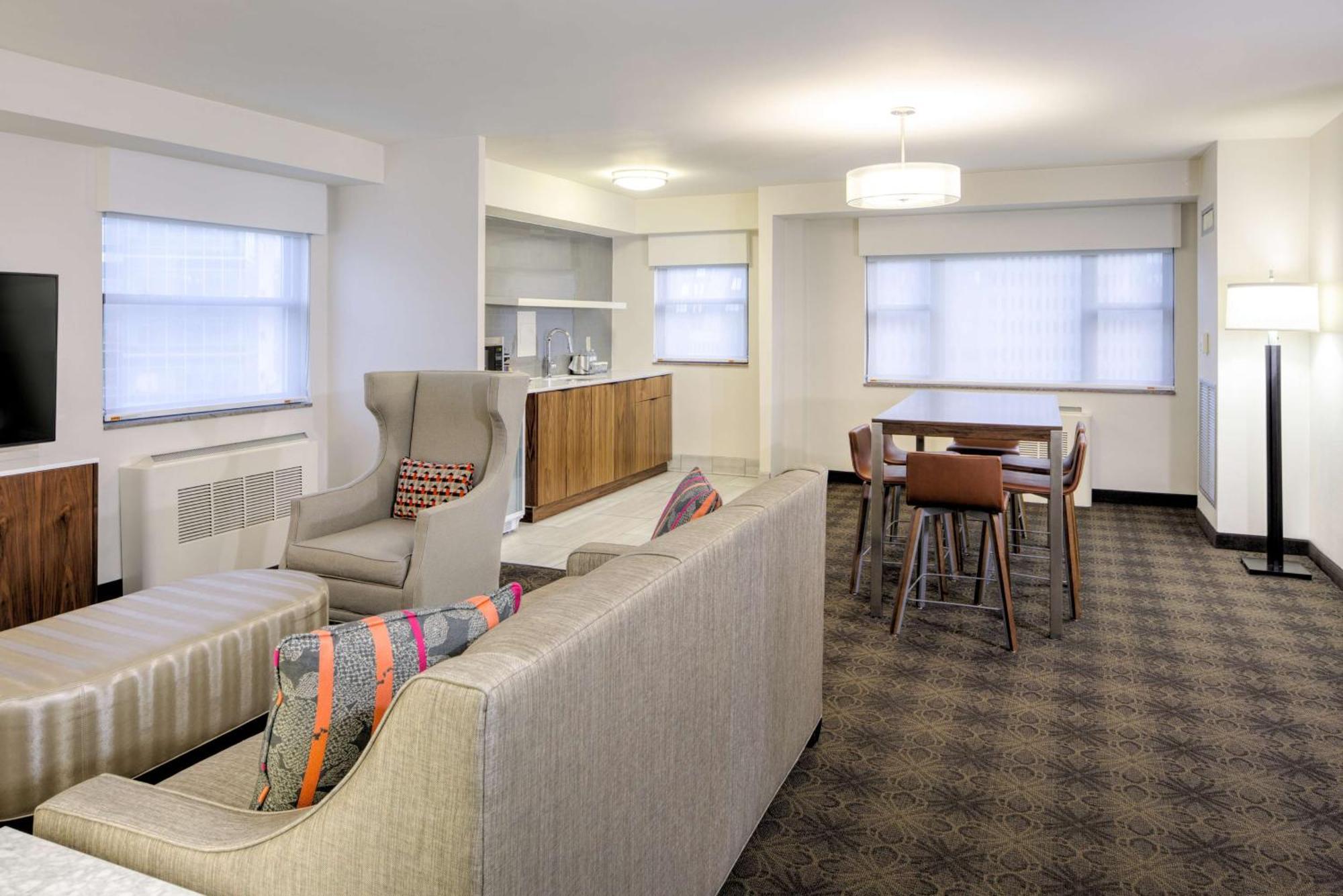 Doubletree By Hilton Hotel & Suites Pittsburgh Downtown Bagian luar foto